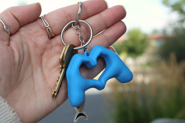 heart and hands 3D rubber keychain